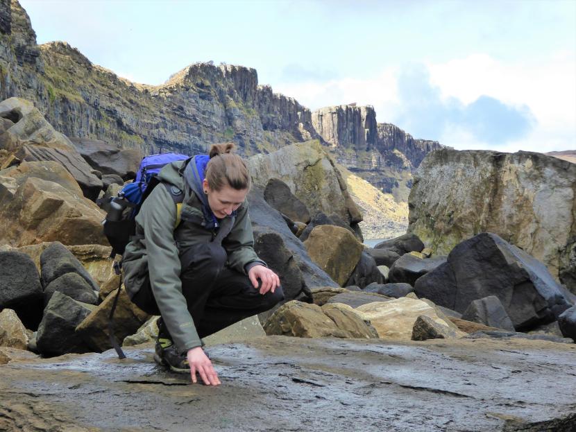 Elsa Panciroli looking for Middle Jurassic fossils on the intertidal platform at Valtos SSSI, Skye.